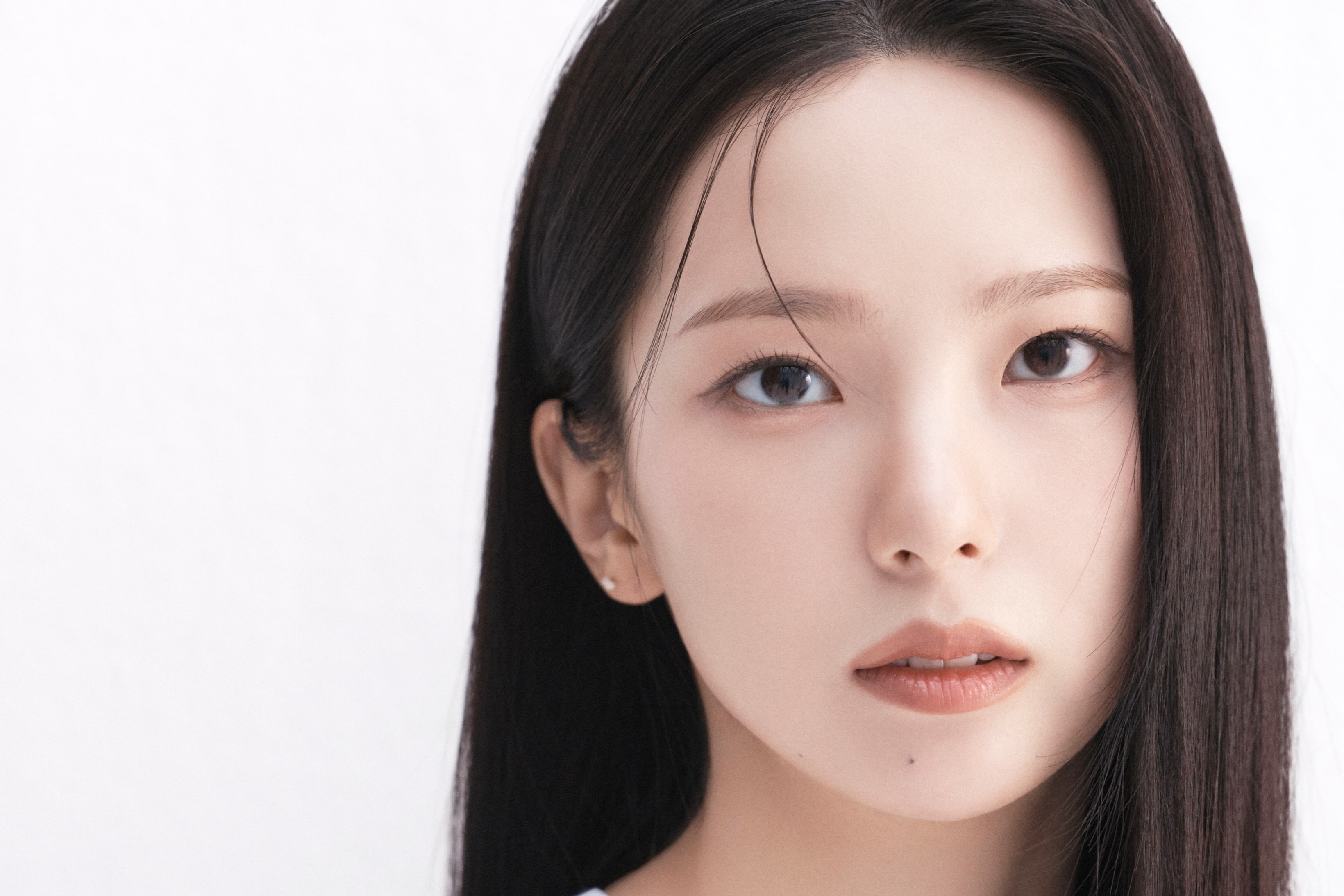 Kep1er And CLC’s Yujin Releases Gorgeous Profile Photos After Signing With New Agency