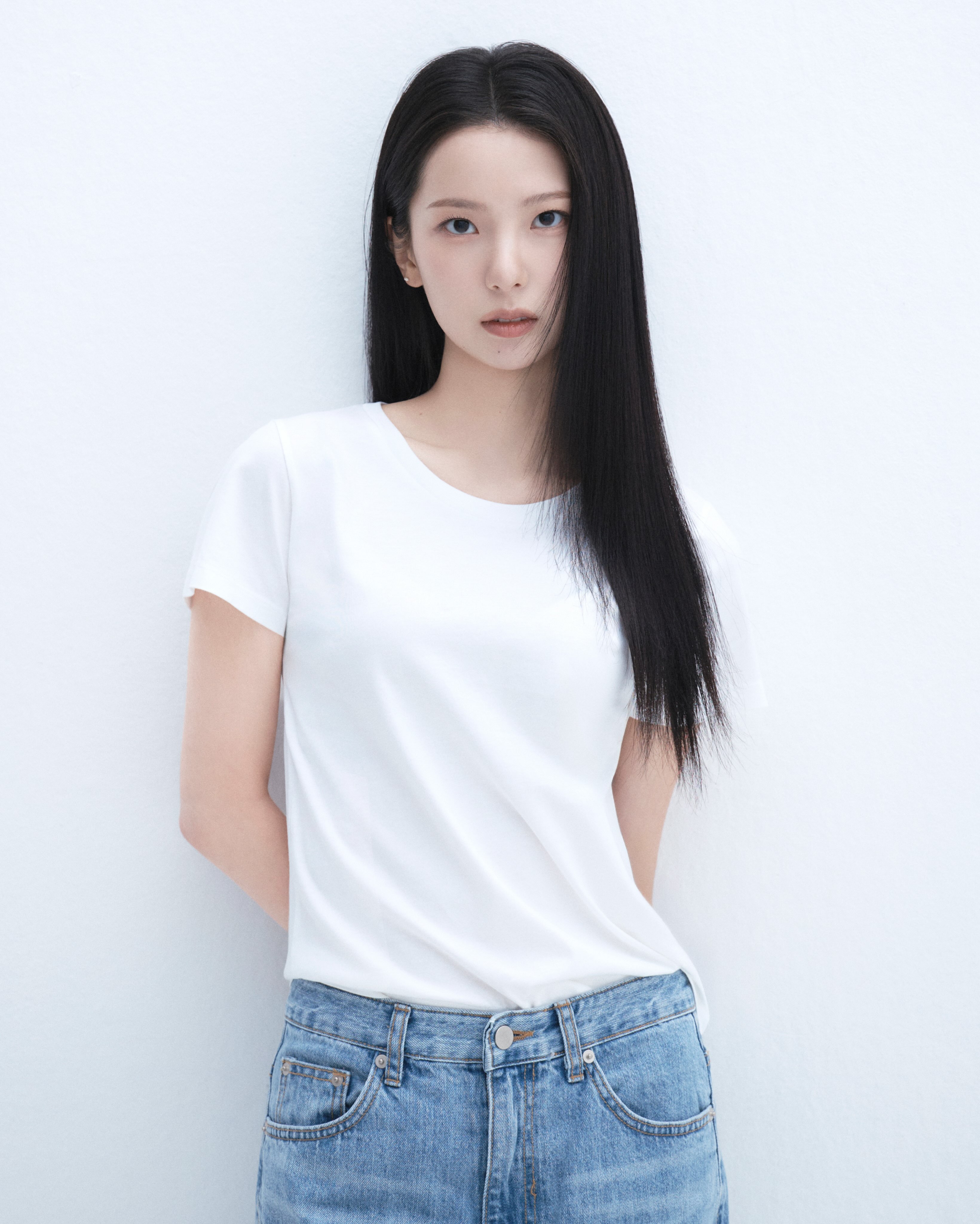 Kep1er And CLC’s Yujin Releases Gorgeous Profile Photos After Signing With New Agency插图