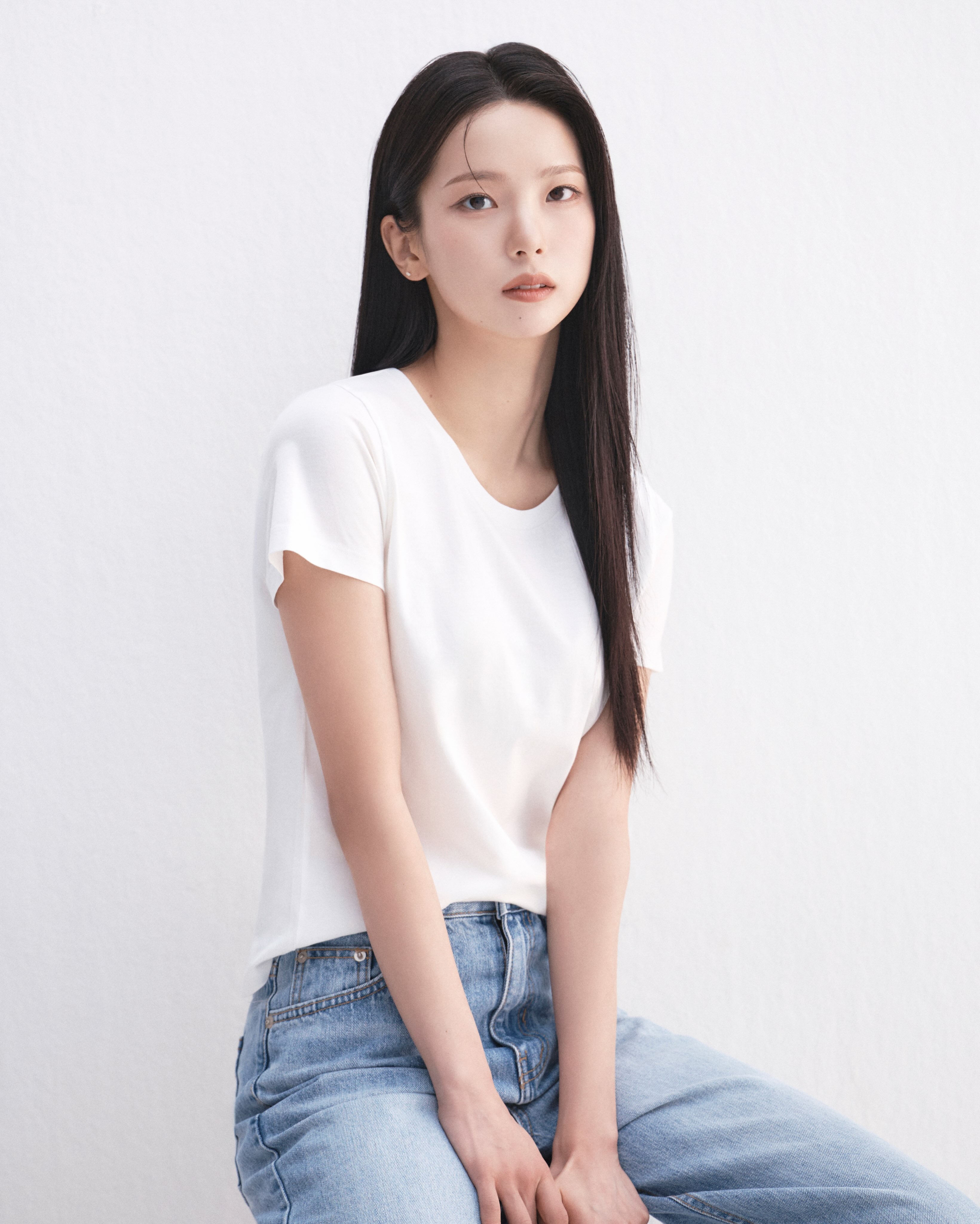 Kep1er And CLC’s Yujin Releases Gorgeous Profile Photos After Signing With New Agency插图2