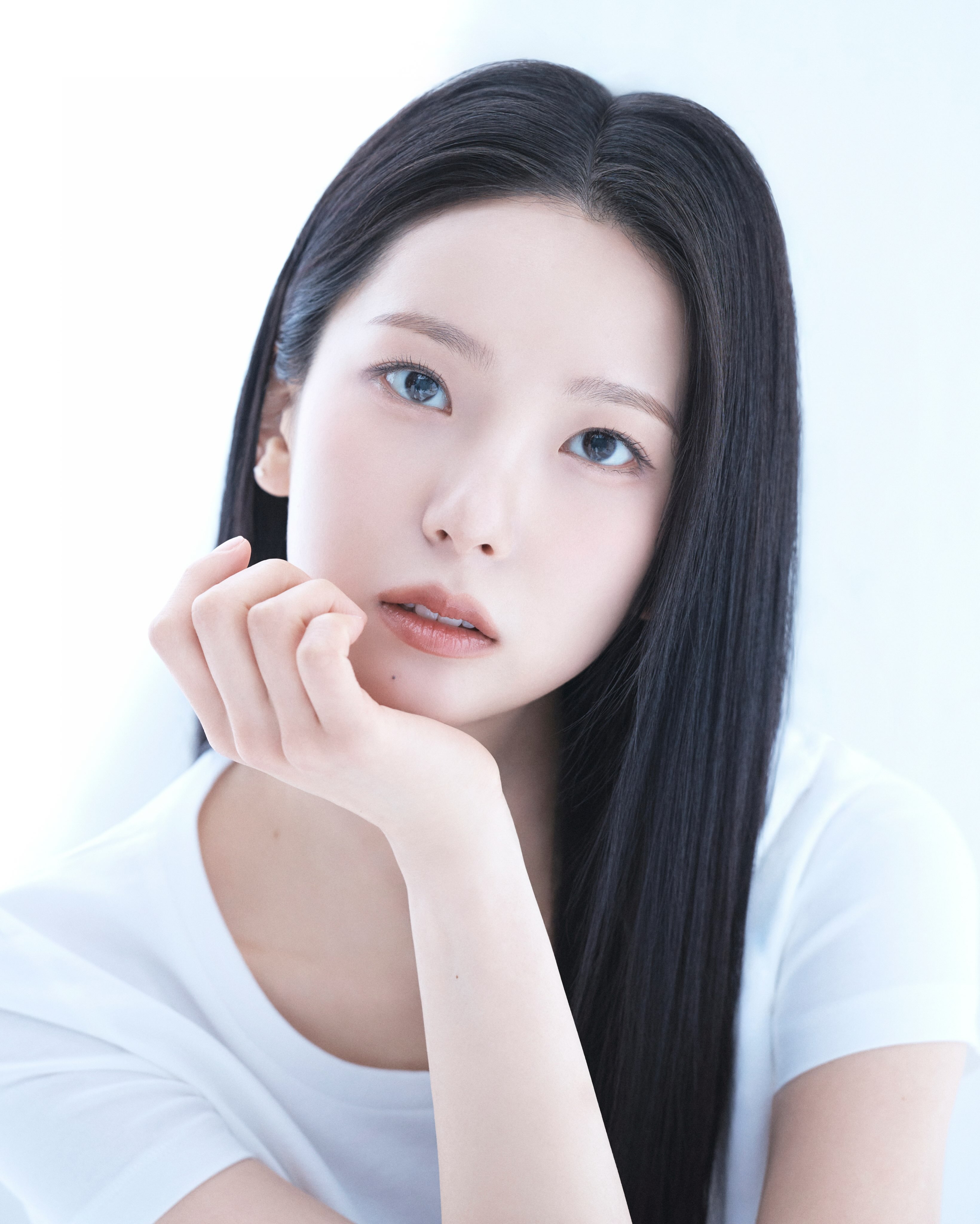 Kep1er And CLC’s Yujin Releases Gorgeous Profile Photos After Signing With New Agency插图3