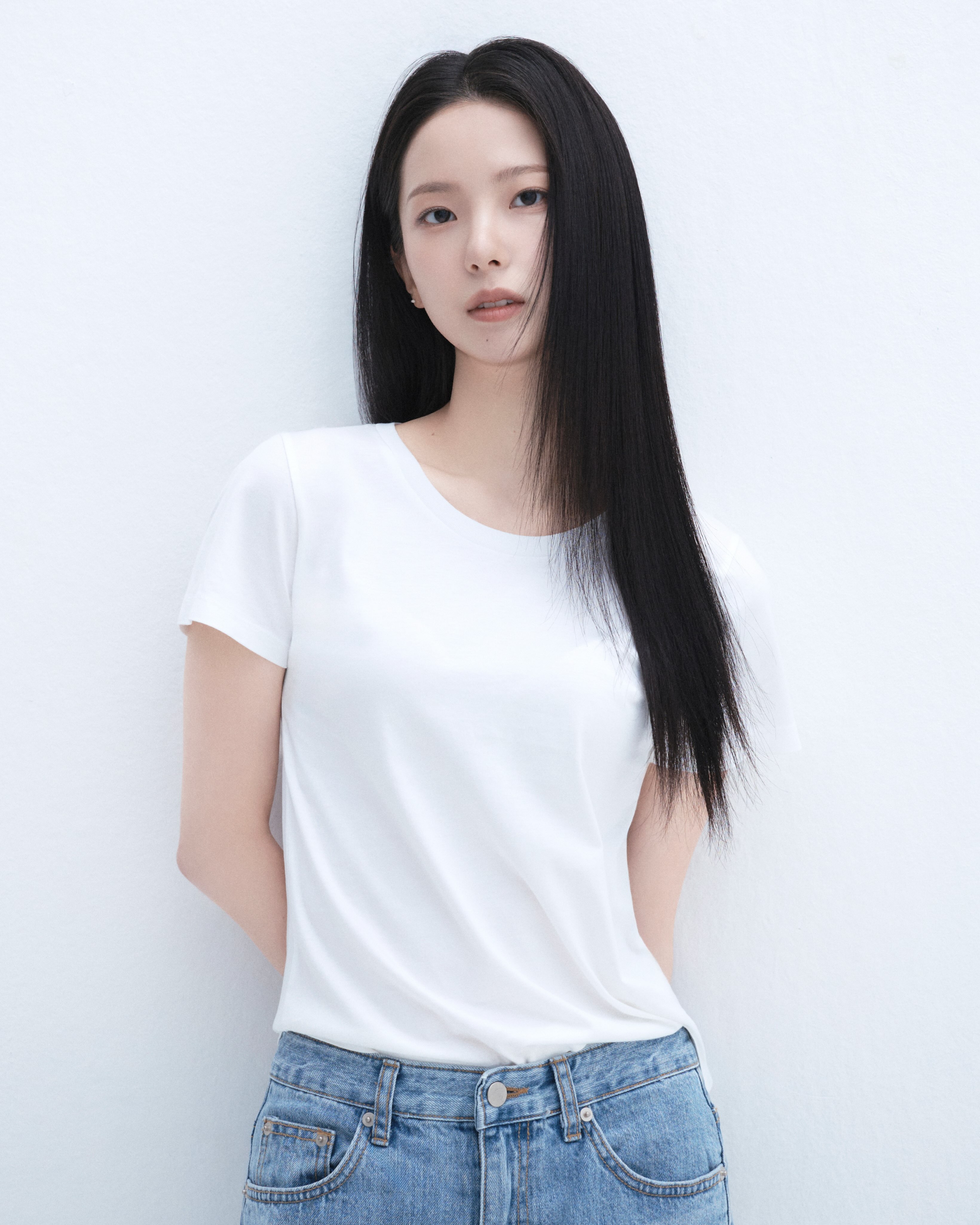Kep1er And CLC’s Yujin Releases Gorgeous Profile Photos After Signing With New Agency插图5