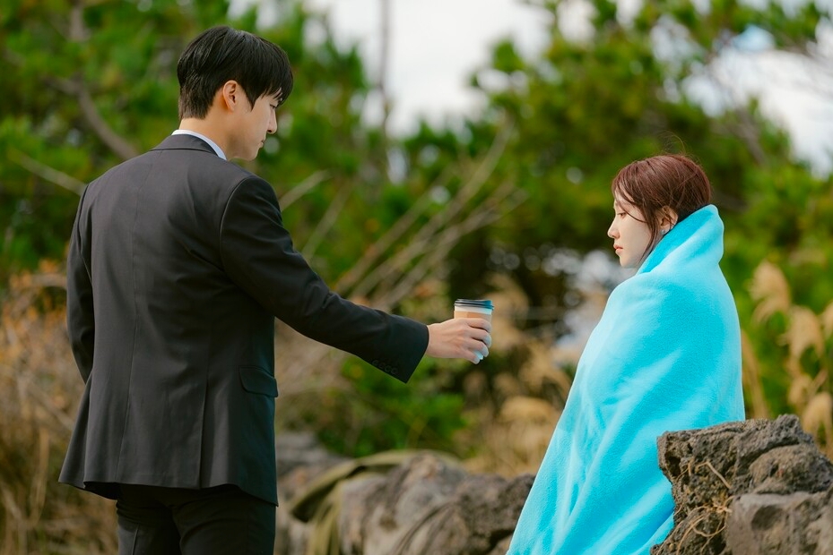 Yang Se Jong Melts Park Eun Bin’s Heart With A Thoughtful Gesture In “Spooky In Love”