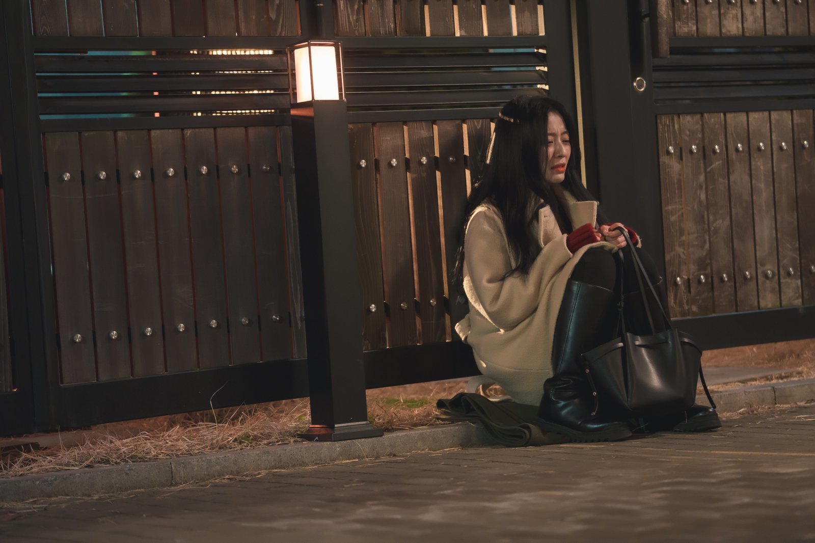 Kim Myung Soo’s Sudden Disappearance Plunges Kang Min Ah Into Despair On “Love In Sync”插图3 Kim Myung Soo’s Sudden Disappearance Plunges Kang Min Ah Into Despair On “Love In Sync”插图3