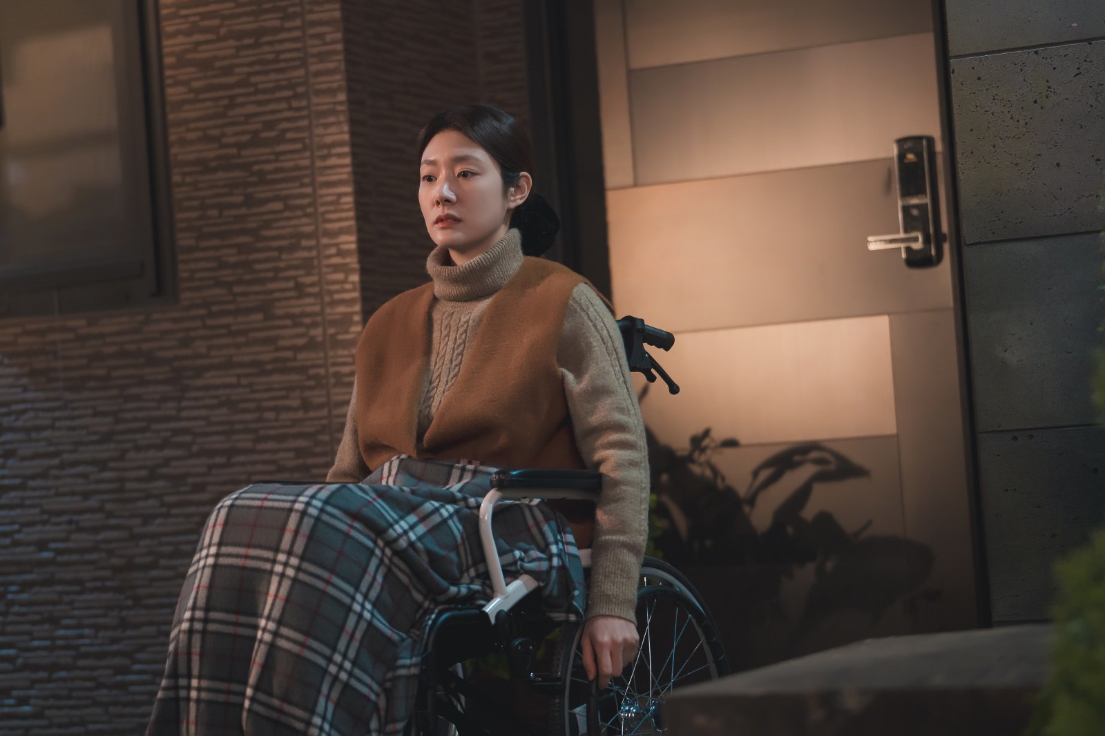 Kim Myung Soo’s Sudden Disappearance Plunges Kang Min Ah Into Despair On “Love In Sync”插图4 Kim Myung Soo’s Sudden Disappearance Plunges Kang Min Ah Into Despair On “Love In Sync”插图4
