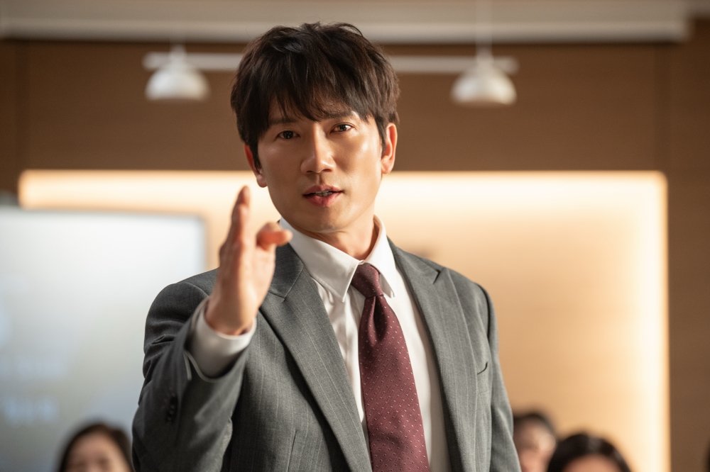 Ji Sung, Park Byung Eun, And Moon So Ri Get Into A Heated Argument In “The Apartment Job”