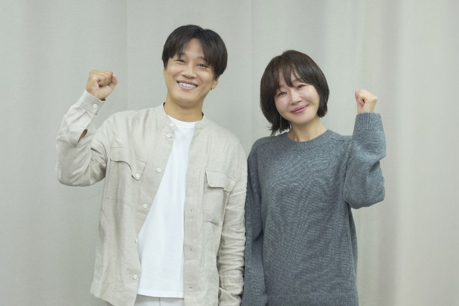 Cha Tae Hyun And Uhm Ji Won Confirmed For New Comedy Film “Two Cops And Five Kids”