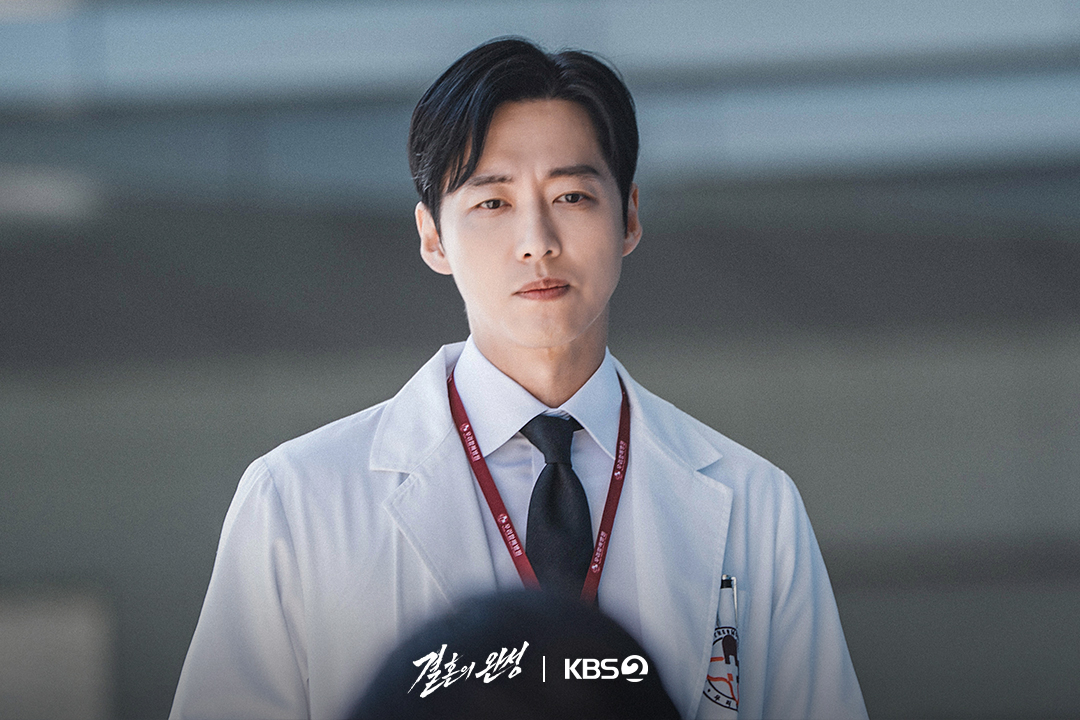 Namkoong Min Sits By Lee Seol’s Side For A Quiet Heart-To-Heart In “The Husband”