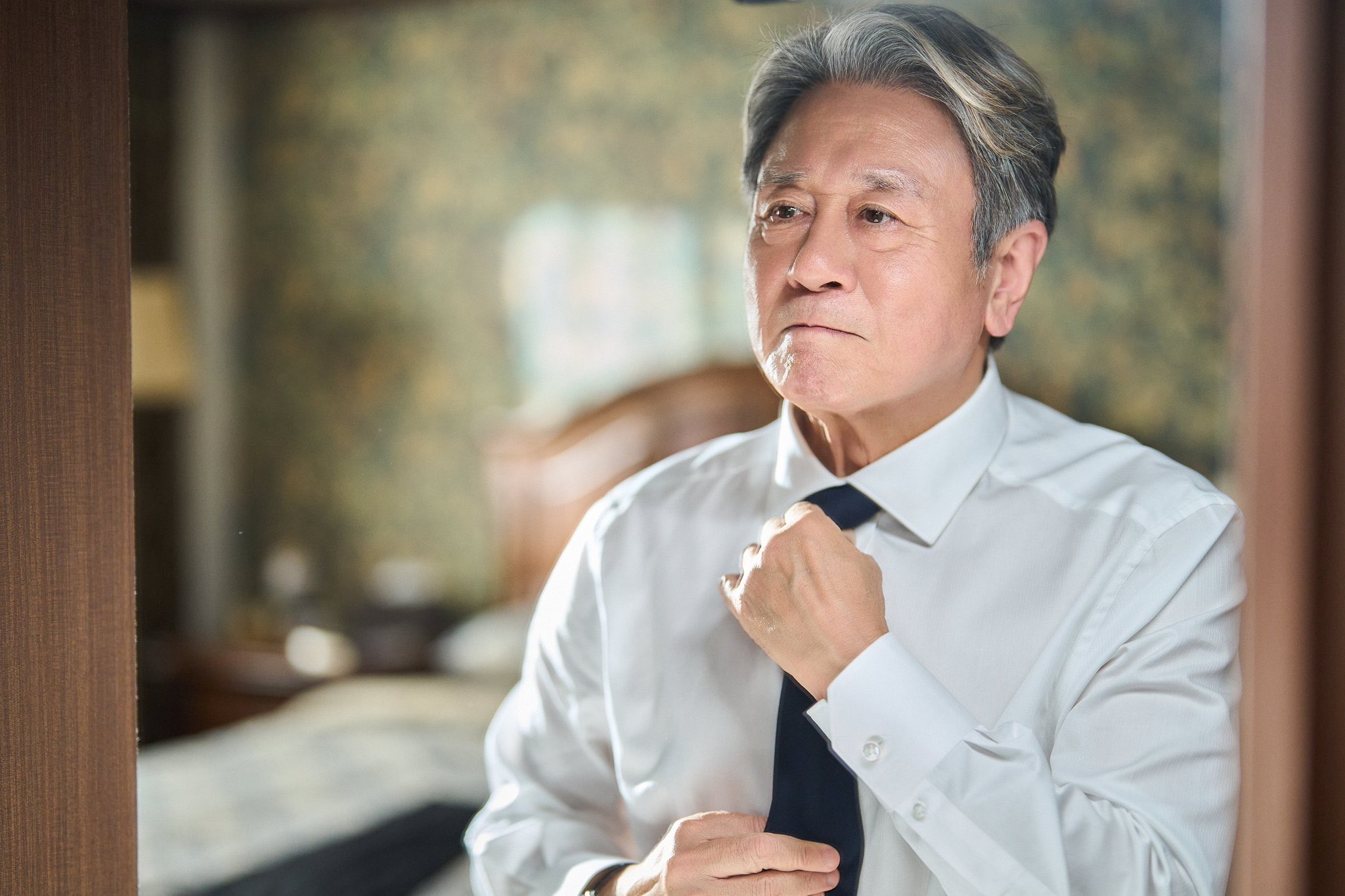 Choi Min Sik Steps Into The Modern Workplace As A Senior Newbie In New Film “The Intern”