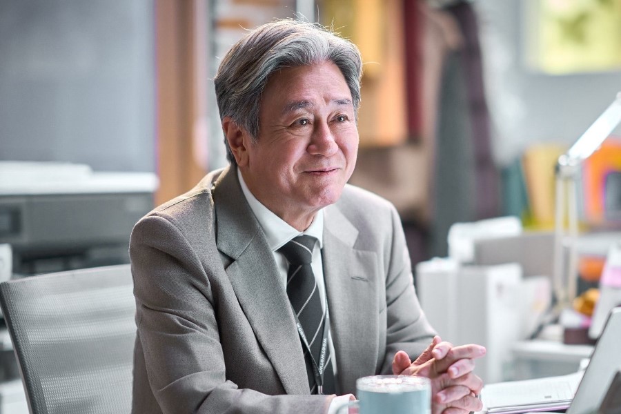 Choi Min Sik Steps Into The Modern Workplace As A Senior Newbie In New Film “The Intern”