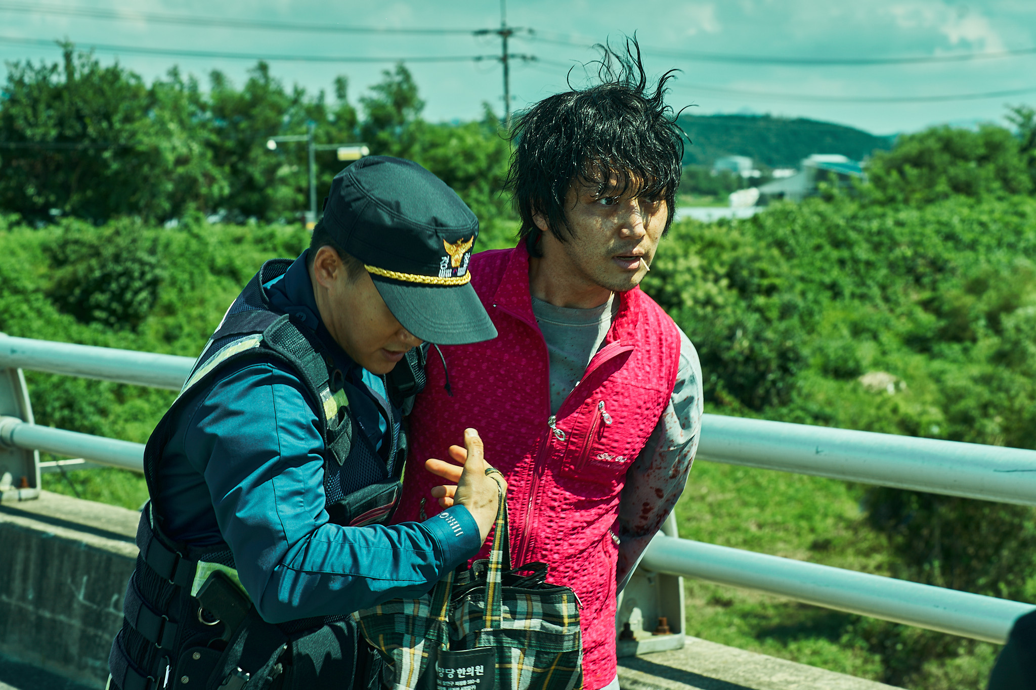 Byun Yo Han Gets Abducted Right After His Release From Prison In New Film “The Journey To Gyeongju”