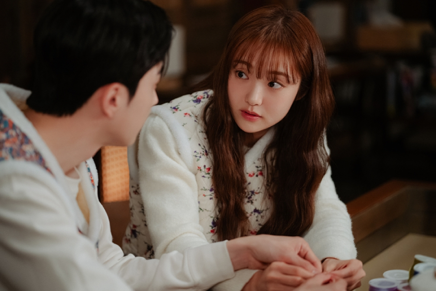 Kang Hoon Can’t Help But Get Fluttery Around Kim Hye Jun On Their Business Trip In “my Bias, My Boss”