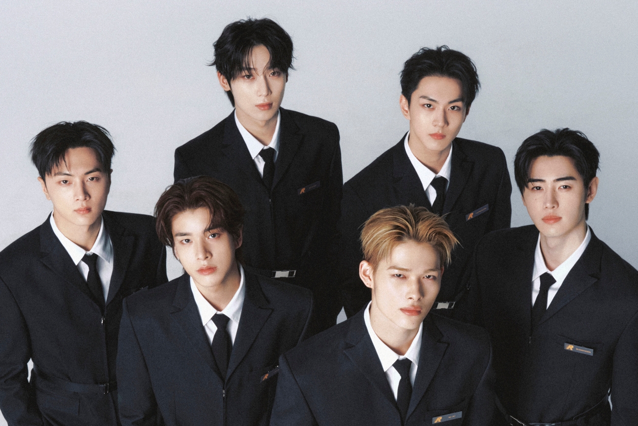 ENHYPEN Tops iTunes Charts Worldwide + Surpasses 1.7 Million 1st-Day Sales With “THE SIN : BLISS”