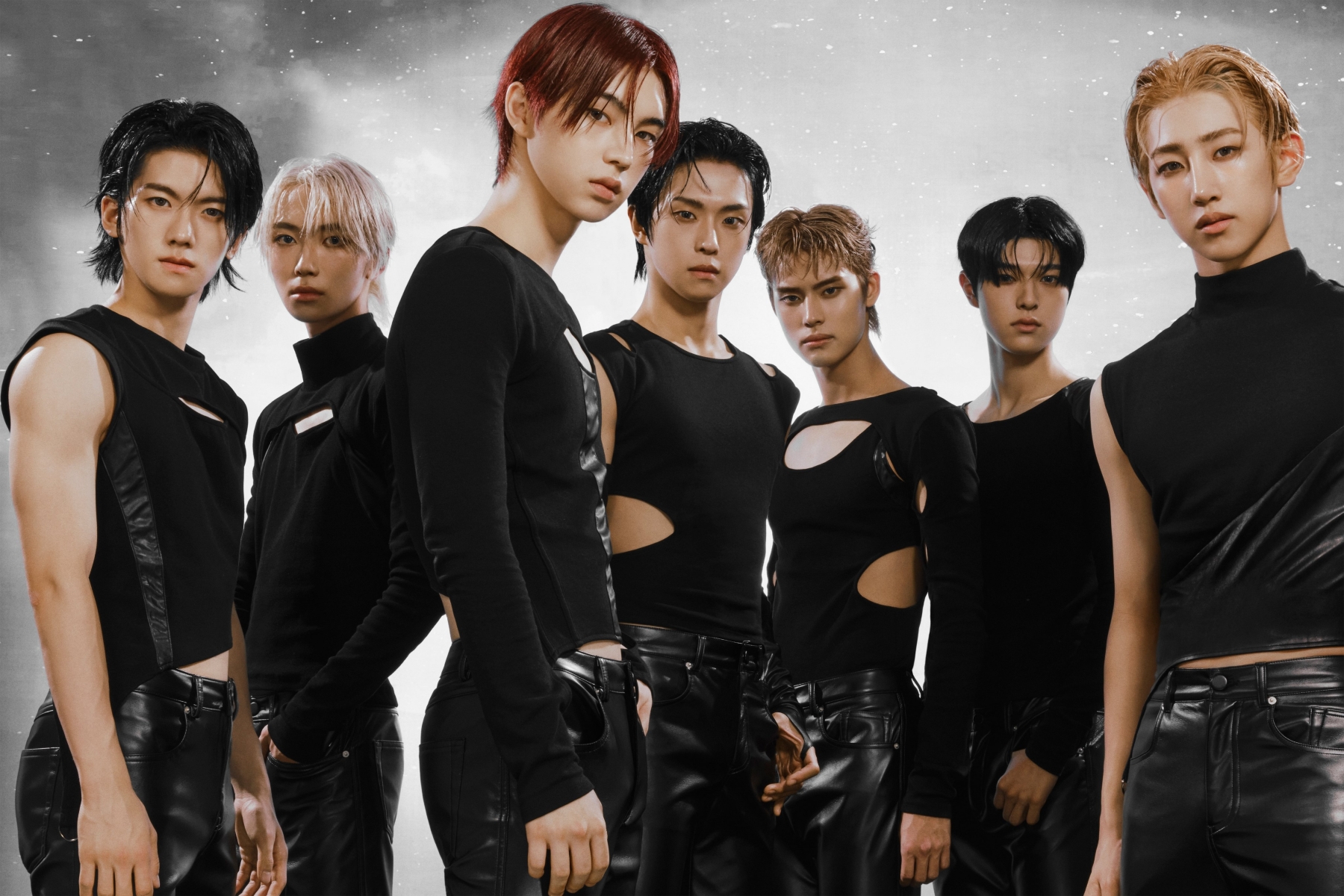 NEWBEAT Reveals 1st Glimpse Of Official Light Stick