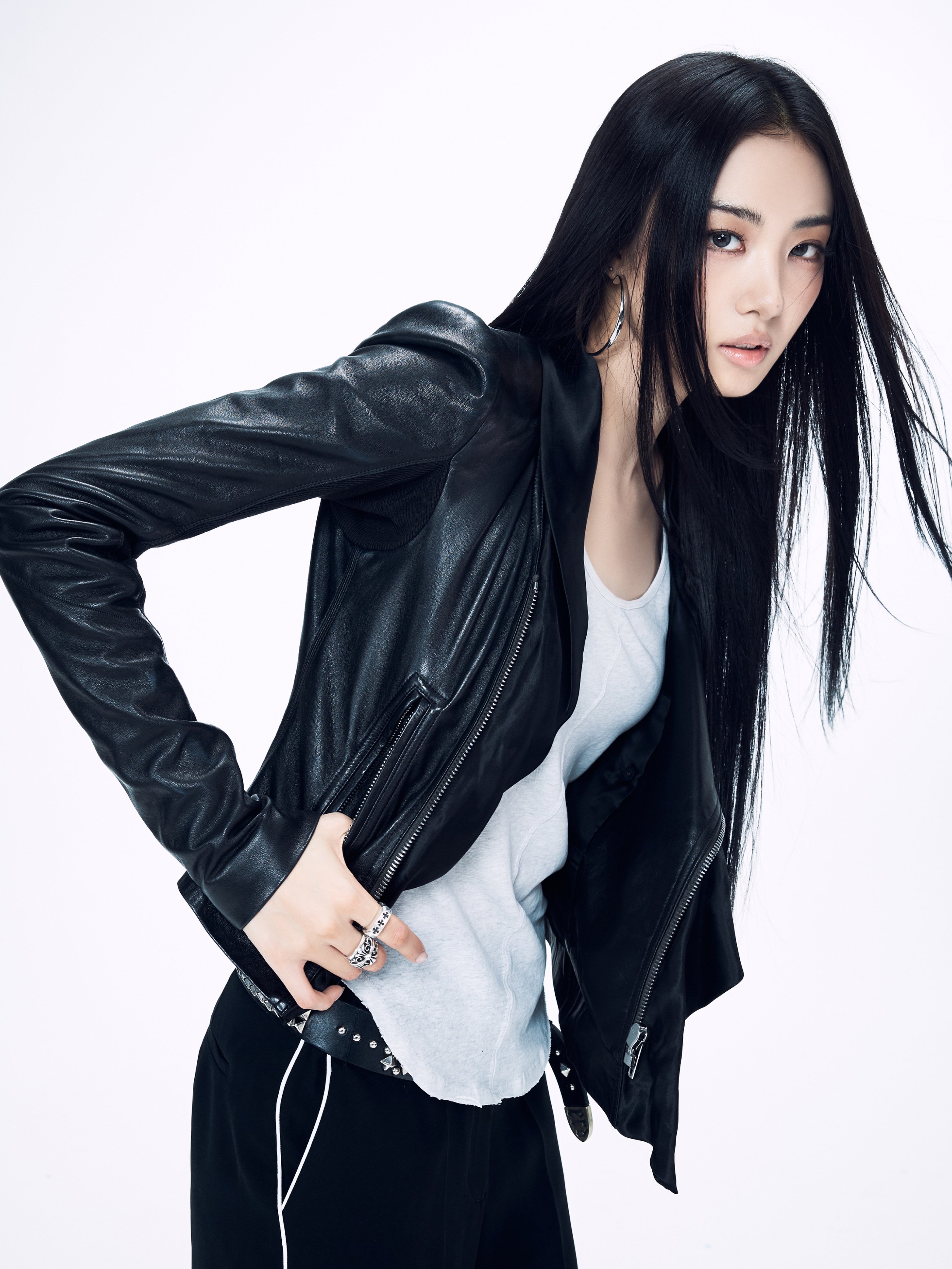 Update: MEOVV Poses In Teasers For Single Album “GO HARD”插图13