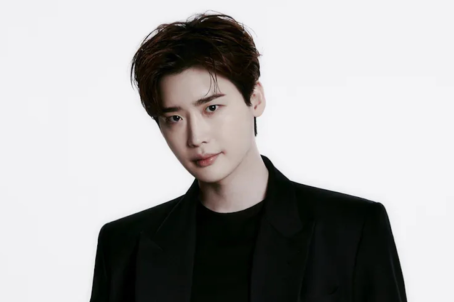 Lee Jong Suk Steps Down From Upcoming Romance Drama