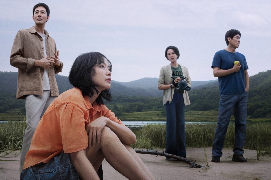 Jeon Do Yeon, Sul Kyung Gu, Zo In Sung, And Cho Yeo Jeong’s “Possible Love” Unveils New Poster + Director To Receive Award