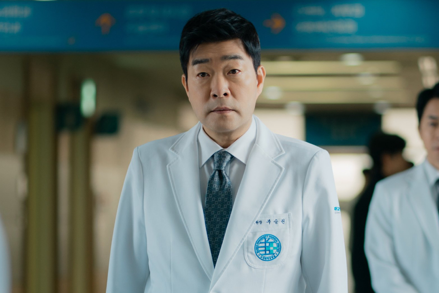 Son Hyun Joo Is A Corruption-Ridden Hospital Director At Odds With Kim Ji Won In “Doctor X”