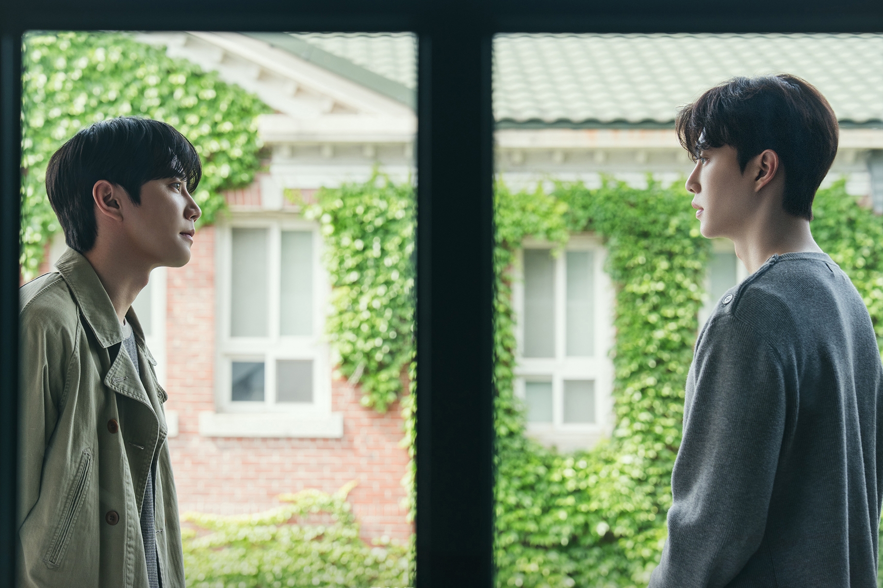 Song Kang Faces A Hostile Lee Jun Young In “Four Hands, Two Sonatas”