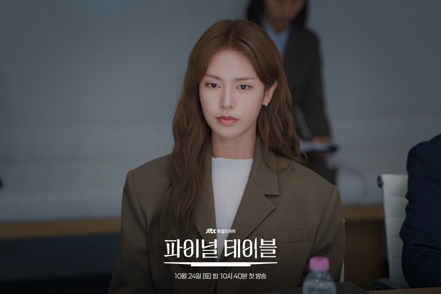 Jung Yoo Jin Meets Mysterious Chef Ahn Hyo Seop While Creating A Cooking Competition In “Final Table”