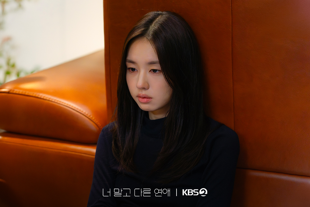 Seo Kang Jun’s Once-Warm Gaze Turns Cold Toward Ahn Eun Jin In “A Love Other Than Yours”插图1