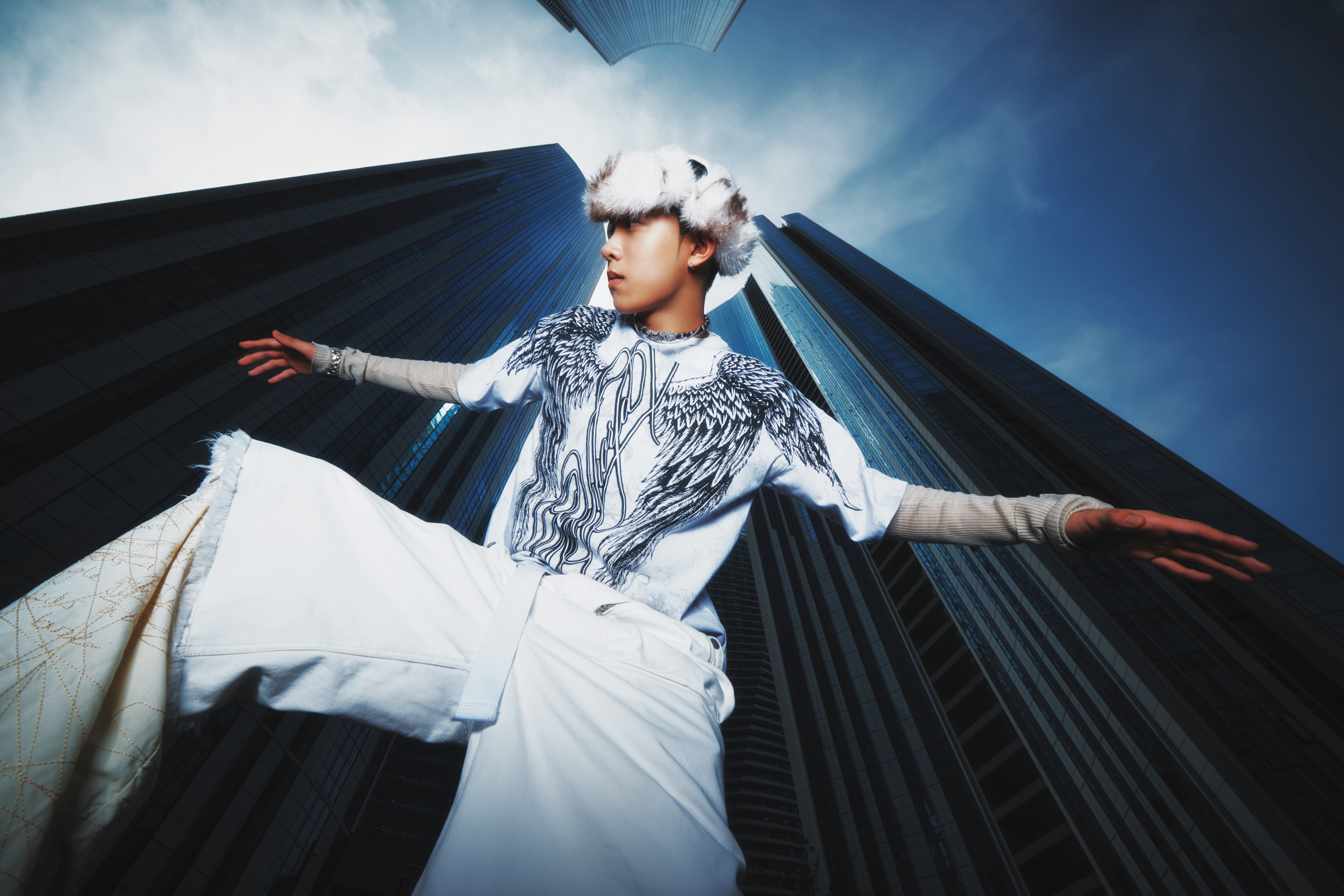Gallery - Watch: LNGSHOT Paints A “Masterpiece” In New MV For Pre-Release Single | Soompi - image 9