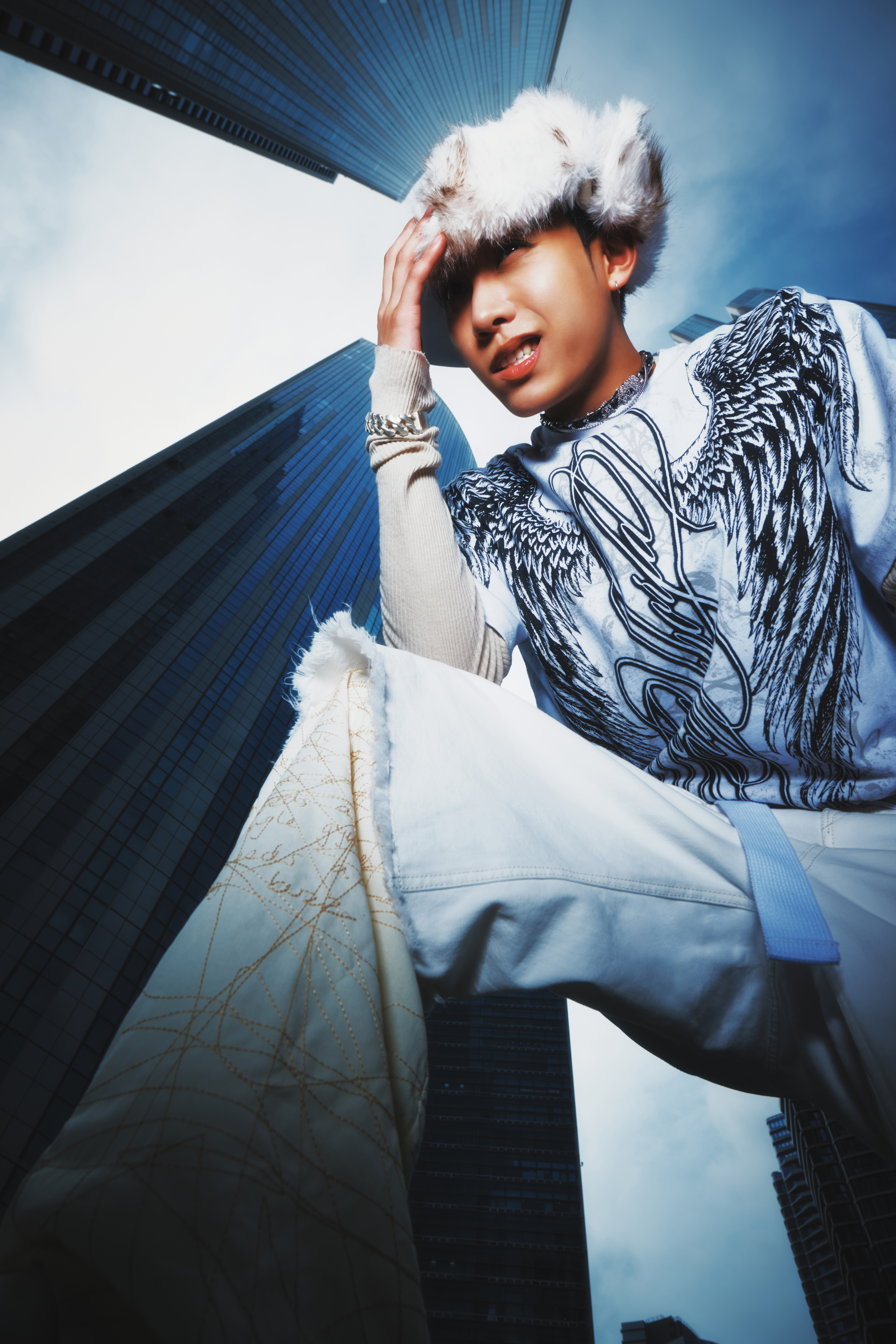 Gallery - Watch: LNGSHOT Paints A “Masterpiece” In New MV For Pre-Release Single | Soompi - image 10