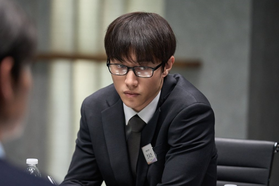 Kwak Dong Yeon Is A Reserved Applicant Who Is Awkward At Communicating In “Final Interview”