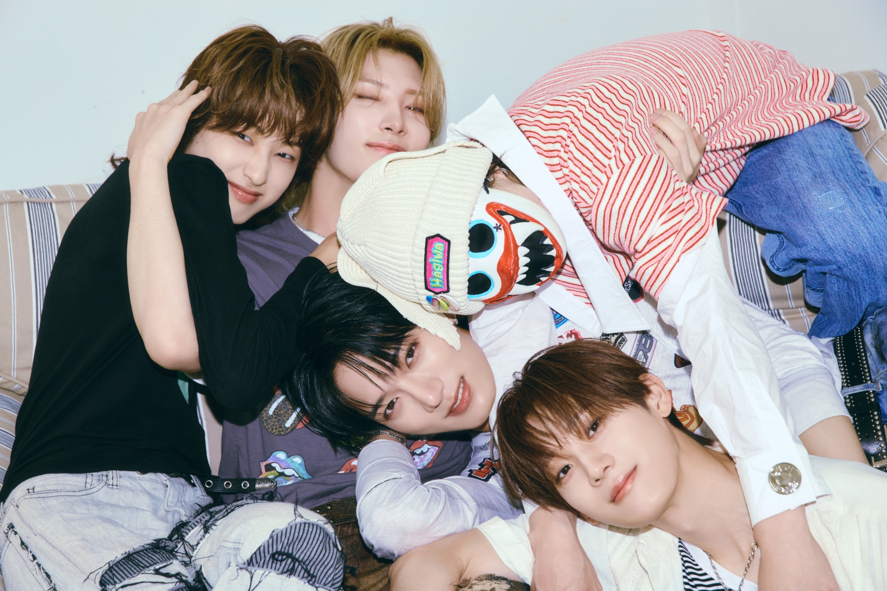 Hrtz.wav Reveals Official Light Stick Design