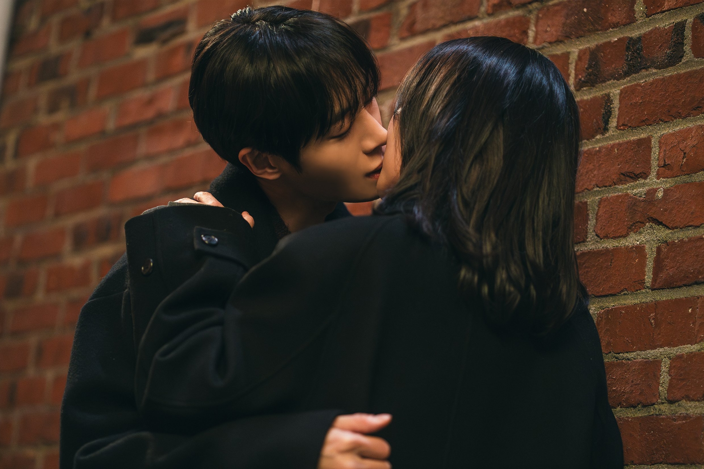 Kim So Hyun And Choo Young Woo’s Chemistry Shines In New Photos From “Between Steps”