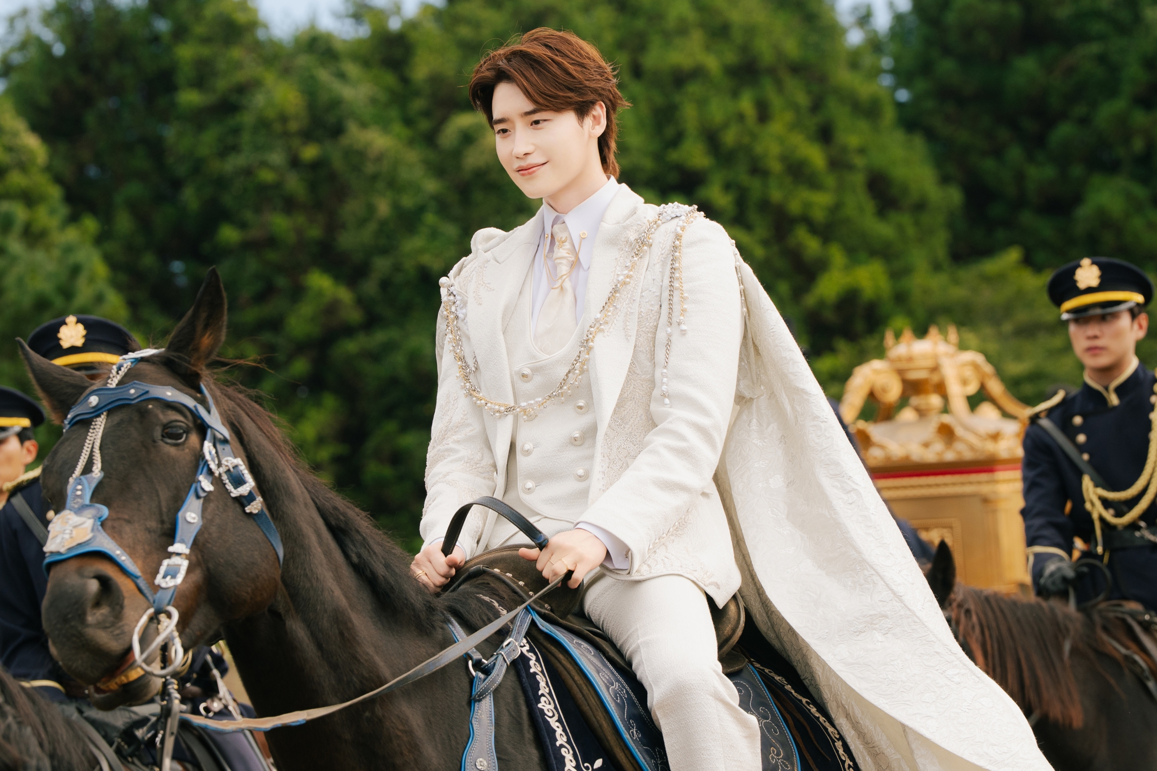 Gallery - Shin Min Ah, Ju Ji Hoon, Lee Jong Suk, And Lee Se Young Become Entangled In A Web Of Love And Power In “The Remarried Empress” | Soompi - image 10