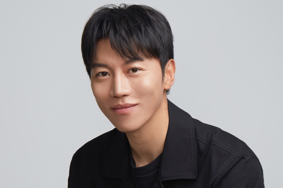 Um Mun Suk Announces Marriage