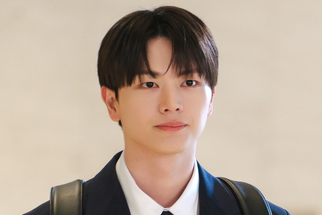 Yook Sungjae Is A New Hire Who Changes Park Min Young’s Life In Romance Drama “Nine To Six”