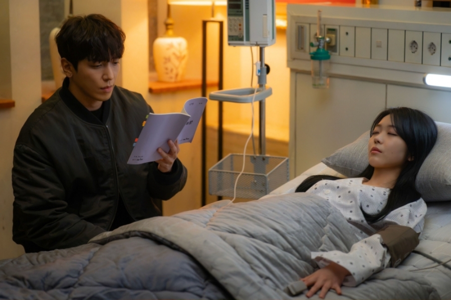 Jung Yong Hwa Ends Up In Hong Seung Hee’s Hospital Room In “Oh! My Guard” Premiere