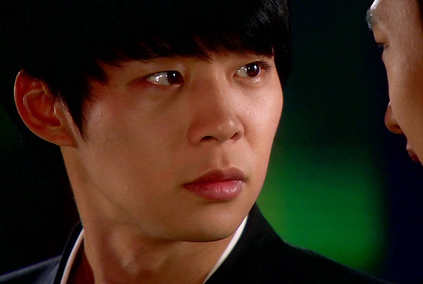 Park Yoo Chun’s Worn Out Script Reflects His Professionalism
