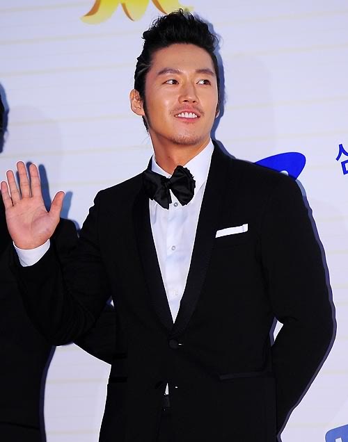 Song Joong Ki and Jang Hyuk Reveal Their Close Friendship