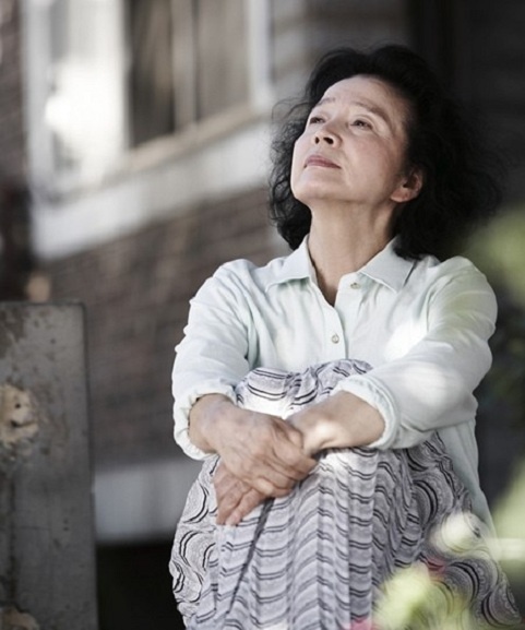 Yun Jung Hee Receives LAFCA’s Best Actress Award over Kirsten Dunst