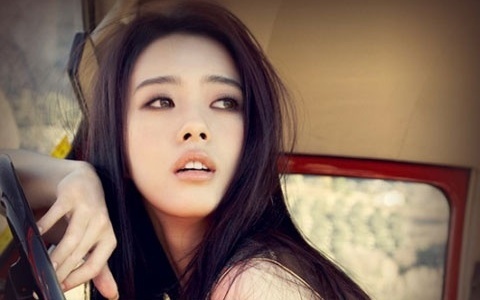 Go Ara Goes Sporty Chic for "Elle" Korea