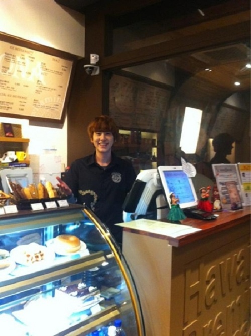 Super Junior’s Kyuhyun Serves Coffee for a Day