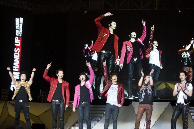 2PM Captivates Chinese Fans with Nanjing Concert
