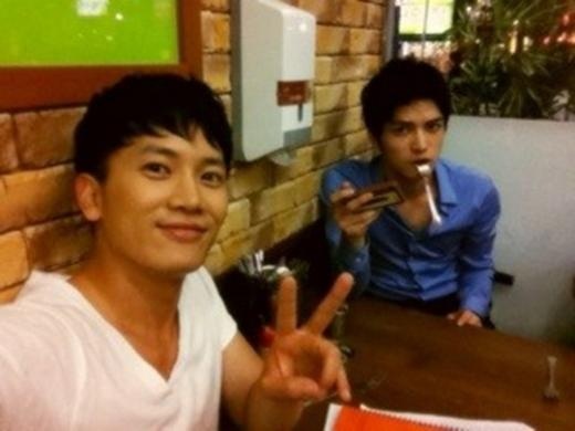 JYJ’s Jaejoong and Actor Ji Sung Show Close Friendship