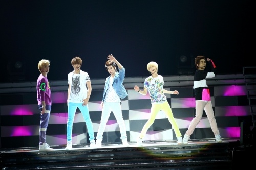 SHINee Successfully Wraps Up First Concert in Singapore