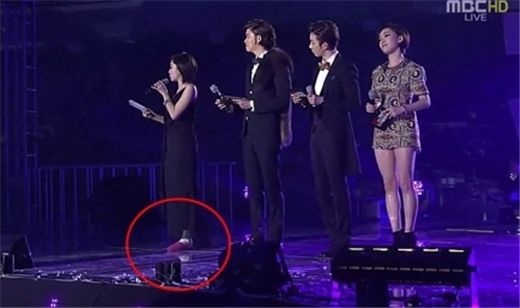 T-ara’s Eunjung Explains Slipper Fashion and Shows off Crutches