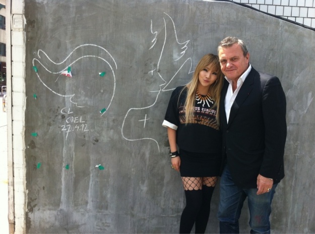 2NE1’s CL Meets Fashion Designer JC/DC