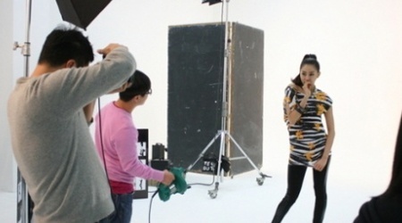 Uee’s Yetts Photoshoot: Official Shots vs Behind The Scenes