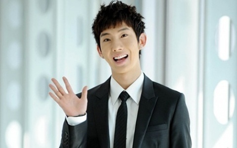 2AM’s Jo Kwon Responds to miss A’s Suzy’s Closet Selca