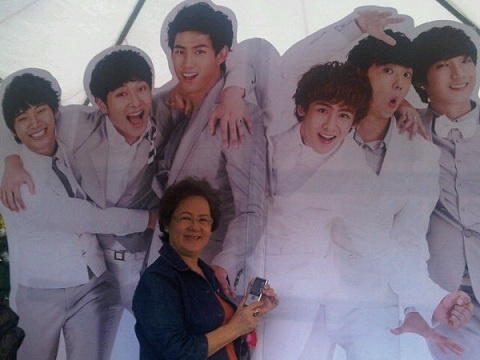 2PM Nichkhun’s Mother is a Pharmaceutical Company CEO