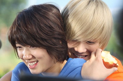 A.N.Jell Bandmates Park Shin Hye and Lee Hong Ki Encourage Each Other on Twitter