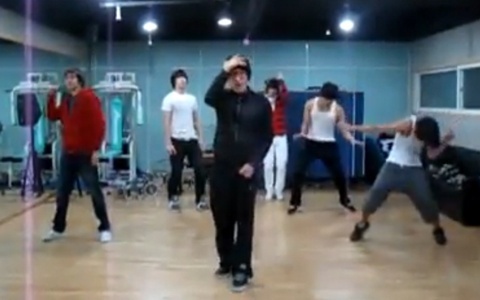 2PM’s "Electricity" Rehearsal Video Makes Its Way Online