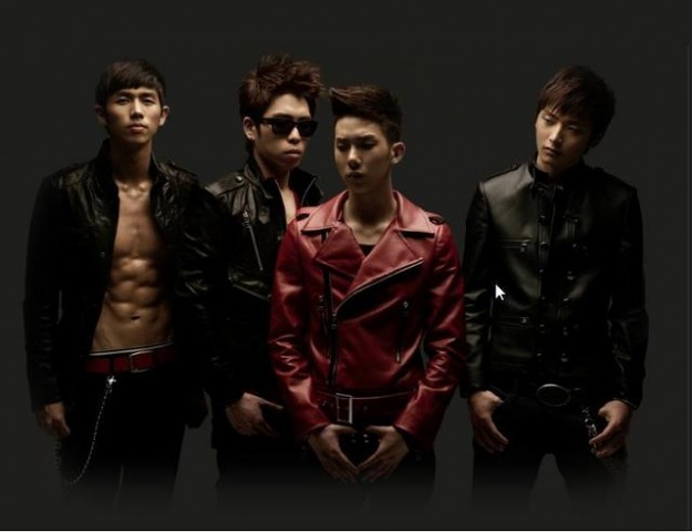 2AM Promotes in Japan with Giant Billboards