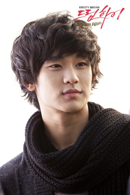 Kim Soo Hyun Cast for New Drama "The Moon Embracing the Sun"